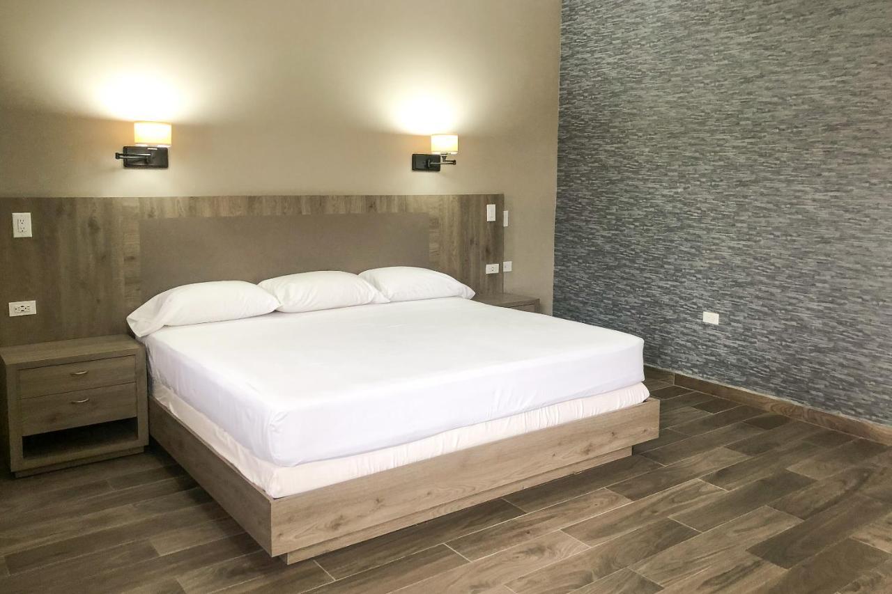 Capital O Palms Hotel, Acuna Ciudad Acuña Zewnętrze zdjęcie