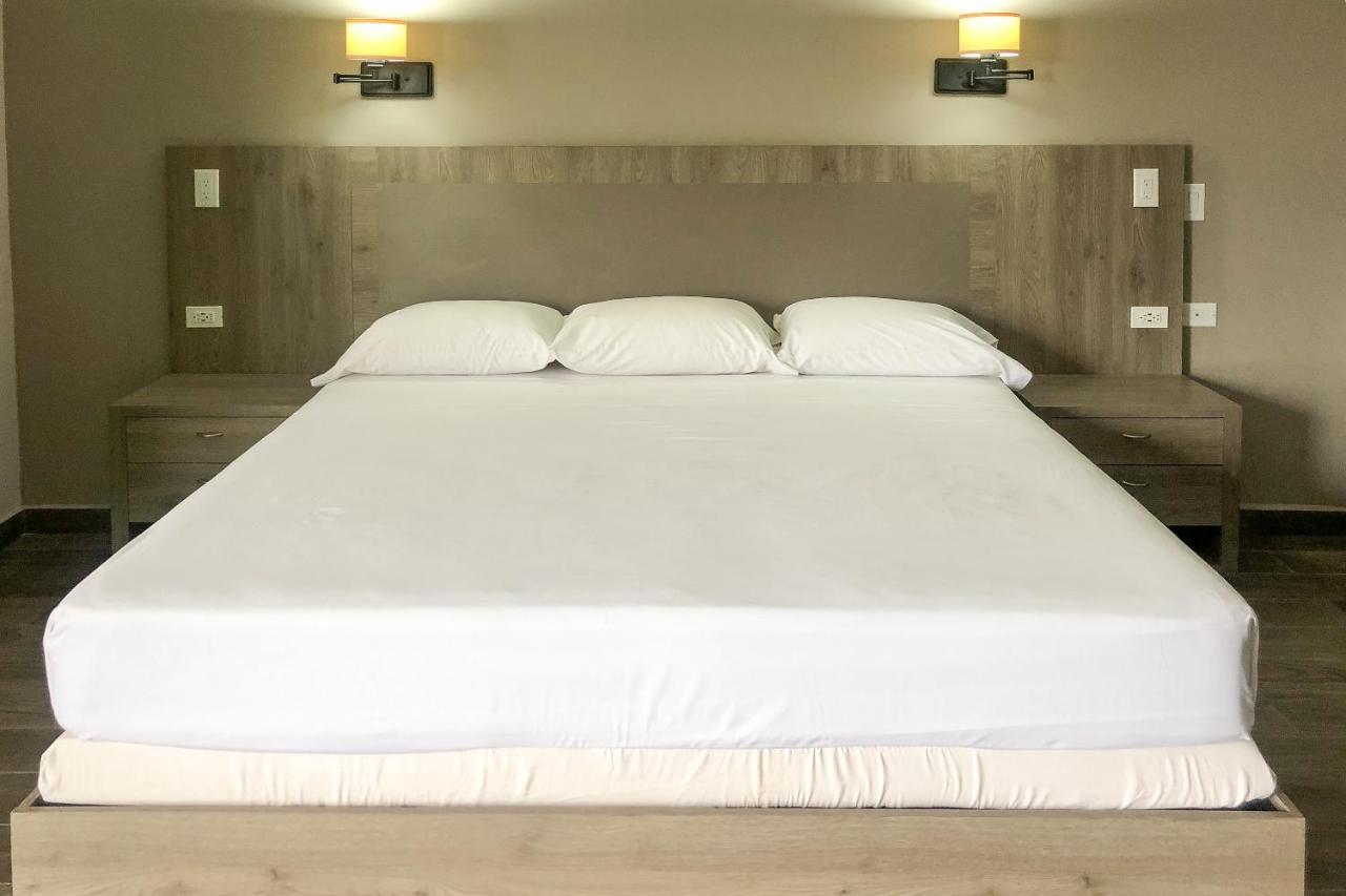 Capital O Palms Hotel, Acuna Ciudad Acuña Zewnętrze zdjęcie
