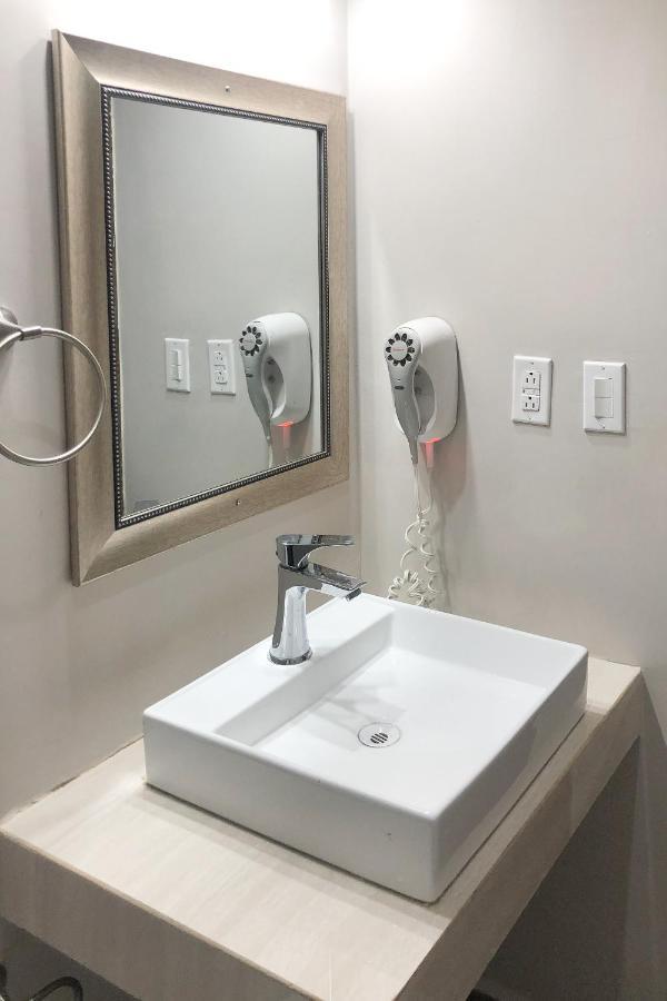 Capital O Palms Hotel, Acuna Ciudad Acuña Zewnętrze zdjęcie