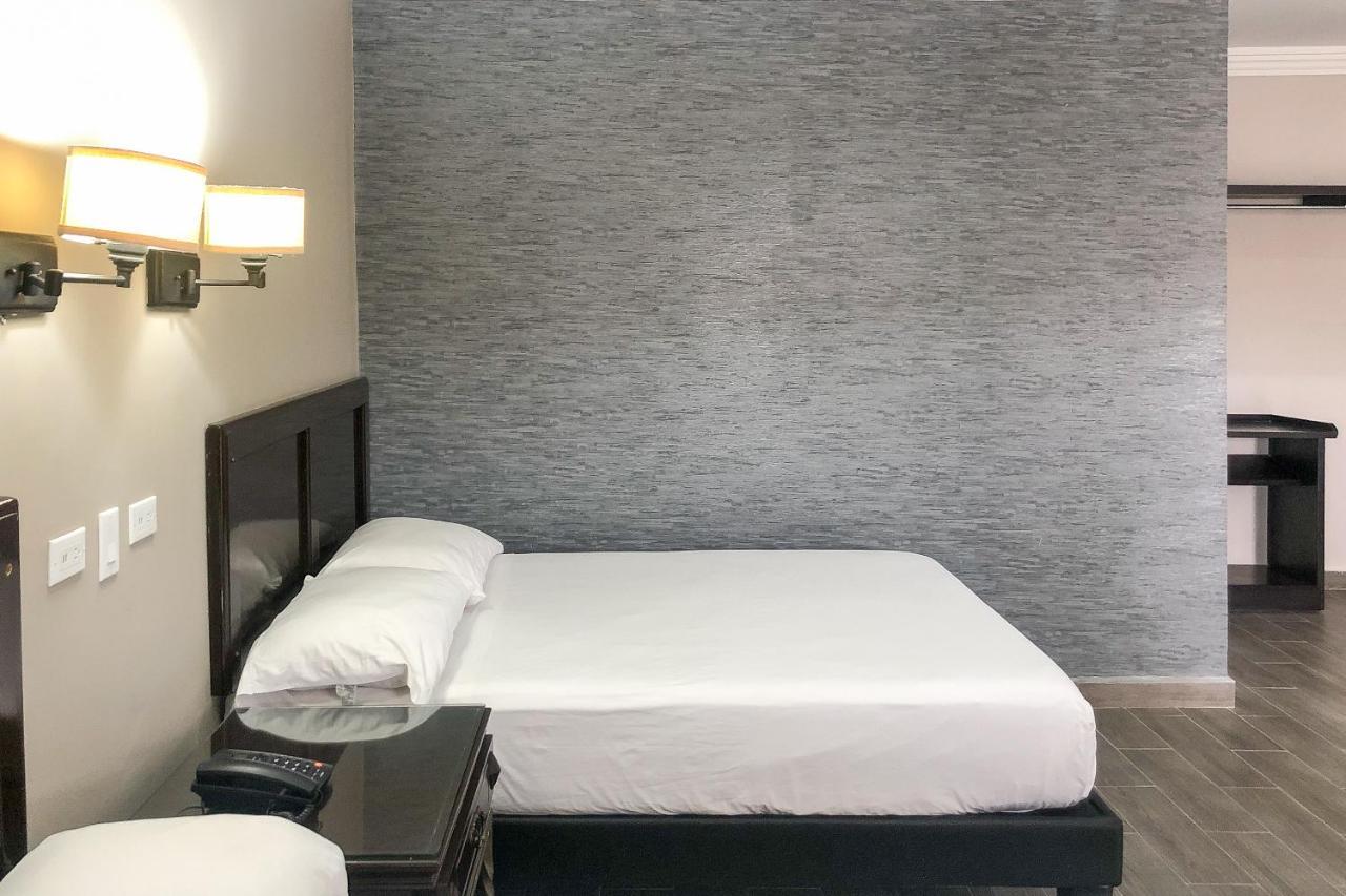 Capital O Palms Hotel, Acuna Ciudad Acuña Zewnętrze zdjęcie